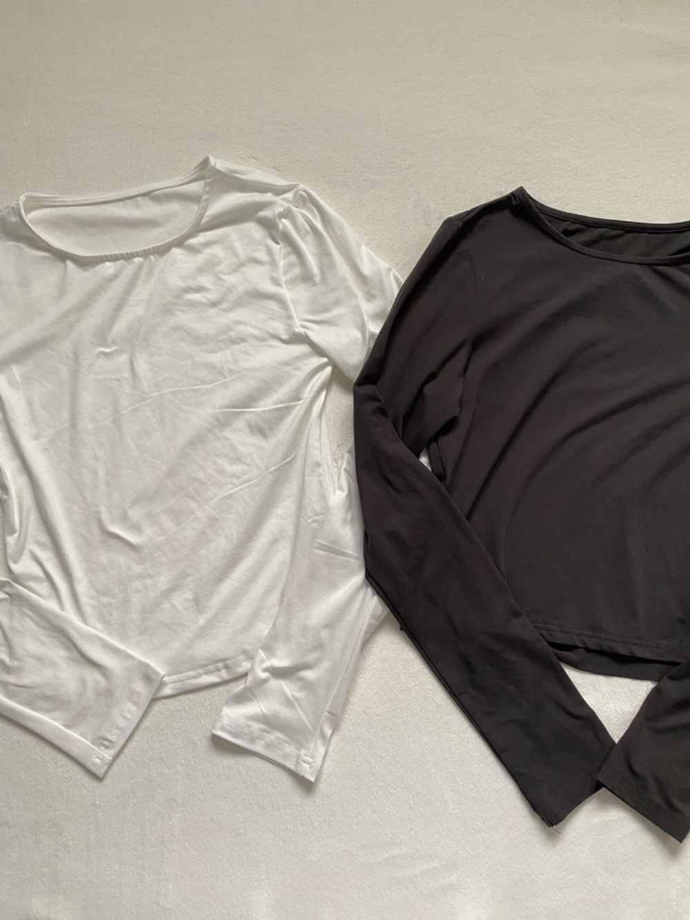 Lot of two longsleeves